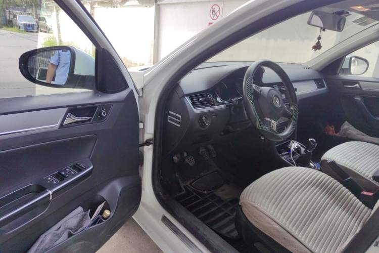 Used Volkswagen Bora 2015 Zhuihui Edition 1.6L Manual Comfort Model Driver Seat