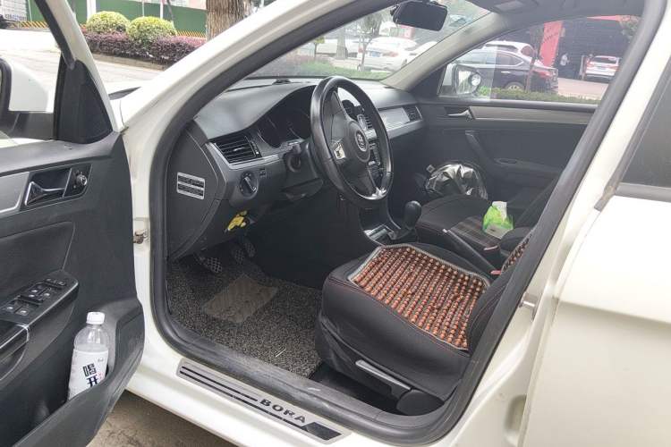 Used Volkswagen Bora 2015 Value Edition 1.6L Manual Fashionable Style Driver Seat