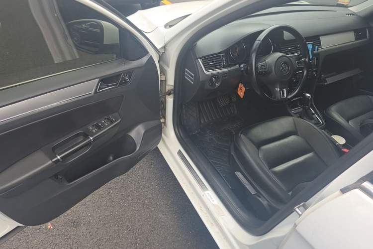 Used Volkswagen Bora 2015 Value Edition 1.6L Automatic Comfort Version Driver Seat