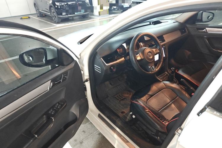 Used Volkswagen Bora 2015 Zhuihui Edition 1.6L Manual Comfort Model Driver Seat