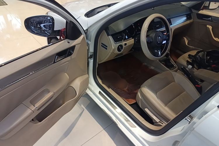 Used Volkswagen Bora 2015 Value Edition 1.6L Automatic Comfort Version Driver Seat