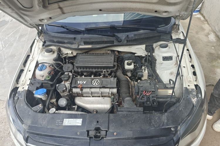 Used Volkswagen Bora 2015 Value Edition 1.6L Automatic Comfort Version Engine Bay