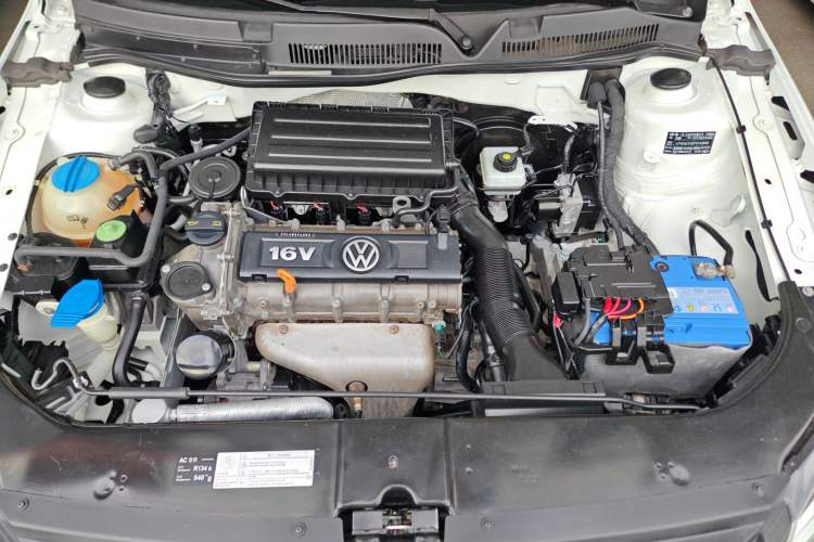 Used Volkswagen Bora 2015 Value Edition 1.6L Automatic Comfort Version Engine Bay