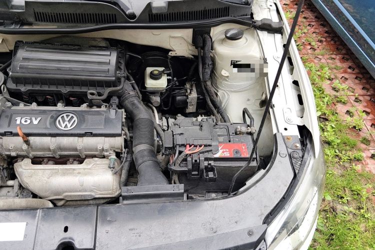 Used Volkswagen Bora 2015 Qihui Edition 1.6L Automatic Fashion Model Engine Bay Left
