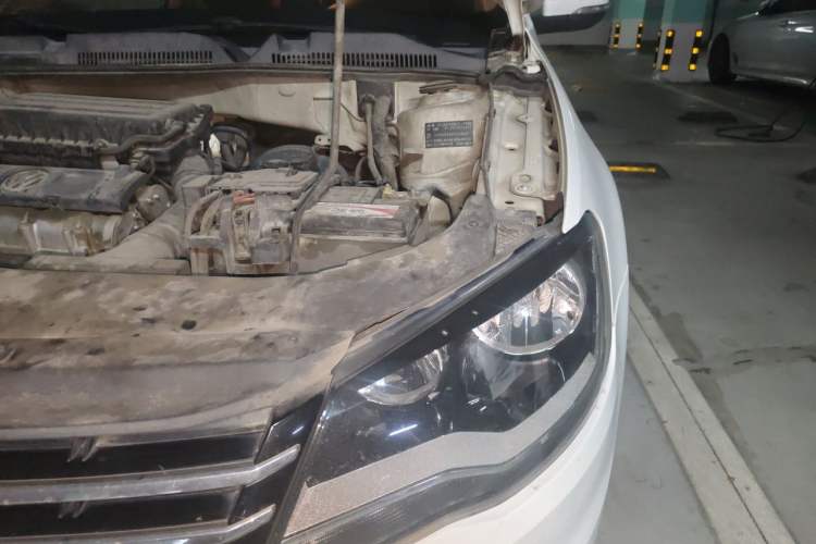 Used Volkswagen Bora 2015 Value Edition 1.6L Automatic Comfort Version Engine Bay Left