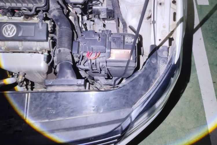 Used Volkswagen Bora 2015 Qihui Edition 1.6L Automatic Fashion Model Engine Bay Left