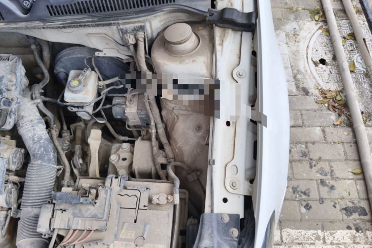 Used Volkswagen Bora 2015 Zhuihui Edition 1.6L Manual Comfort Model Engine Bay Left