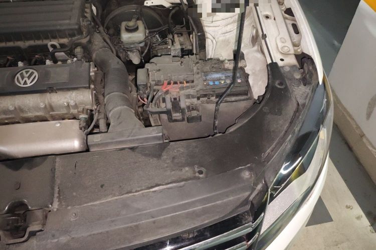 Used Volkswagen Bora 2015 Zhuihui Edition 1.6L Manual Comfort Model Engine Bay Left