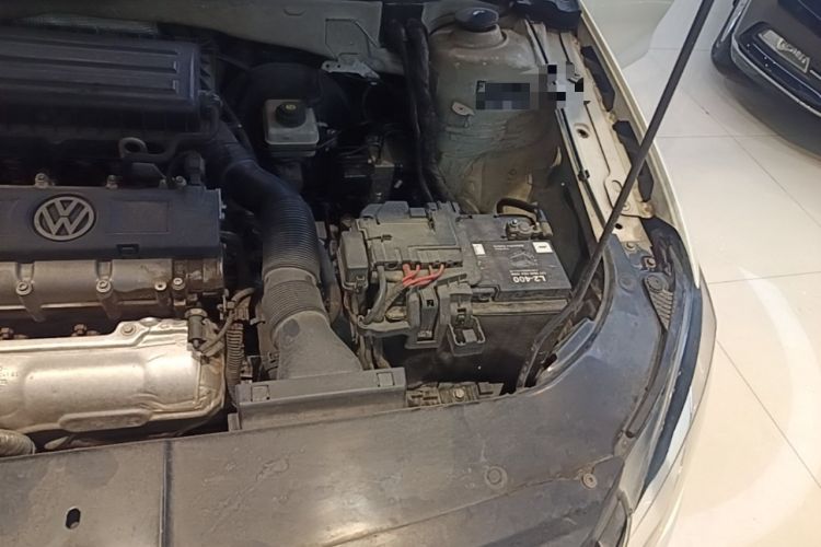 Used Volkswagen Bora 2015 Value Edition 1.6L Automatic Comfort Version Engine Bay Left