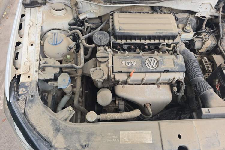 Used Volkswagen Bora 2015 Value Edition 1.6L Automatic Comfort Version Engine Bay Right