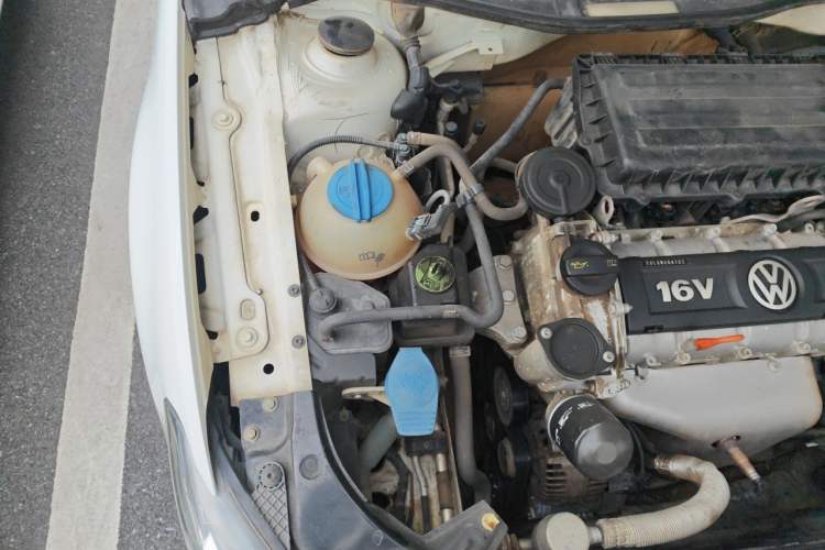 Used Volkswagen Bora 2015 Value Edition 1.6L Automatic Comfort Version Engine Bay Right