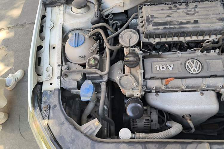 Used Volkswagen Bora 2015 Qihui Edition 1.6L Automatic Fashion Model Engine Bay Right