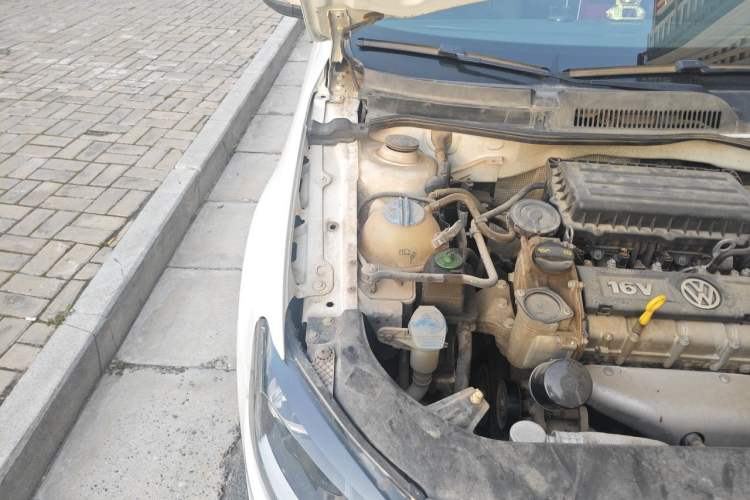 Used Volkswagen Bora 2015 Zhuihui Edition 1.6L Manual Comfort Model Engine Bay Right