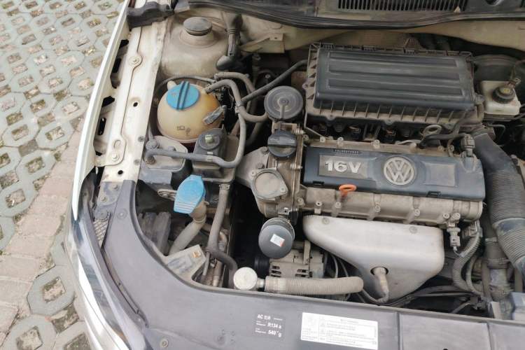 Used Volkswagen Bora 2015 Qihui Edition 1.6L Automatic Fashion Model Engine Bay Right