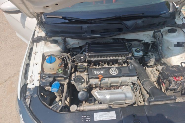 Used Volkswagen Bora 2015 Value Edition 1.6L Automatic Comfort Version Engine Bay Right