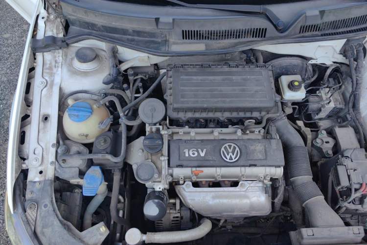 Used Volkswagen Bora 2015 Zhuihui Edition 1.6L Manual Comfort Model Engine Bay Right