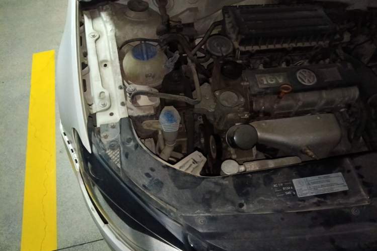 Used Volkswagen Bora 2015 Value Edition 1.6L Automatic Comfort Version Engine Bay Right