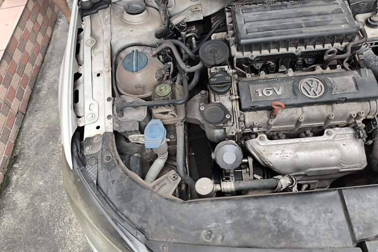 Used Volkswagen Bora 2015 Value Edition 1.6L Automatic Comfort Version Engine Bay Right