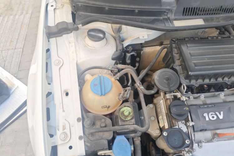 Used Volkswagen Bora 2015 Value Edition 1.6L Automatic Comfort Version Engine Bay Right