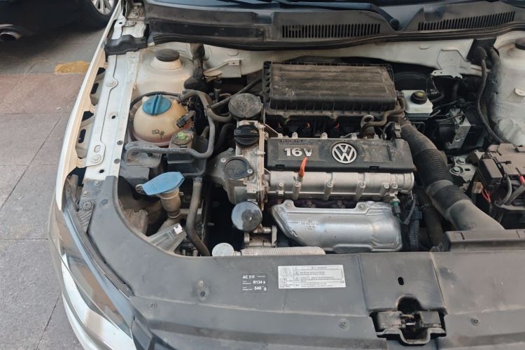 Used Volkswagen Bora 2015 Zhuihui Edition 1.6L Manual Comfort Model Engine Bay Right