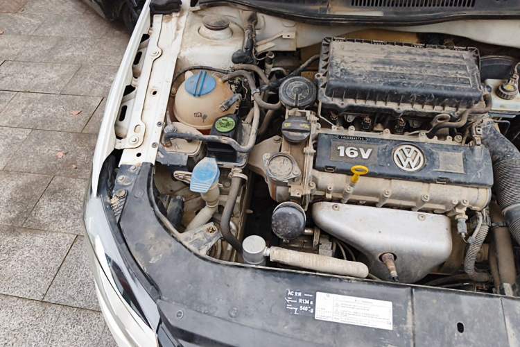 Used Volkswagen Bora 2015 Zhuihui Edition 1.6L Manual Comfort Model Engine Bay Right