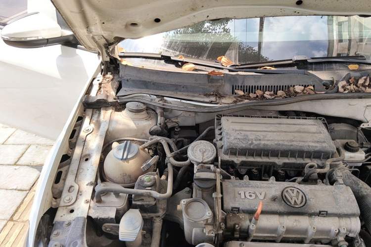 Used Volkswagen Bora 2015 Value Edition 1.6L Manual Fashionable Style Engine Bay Right