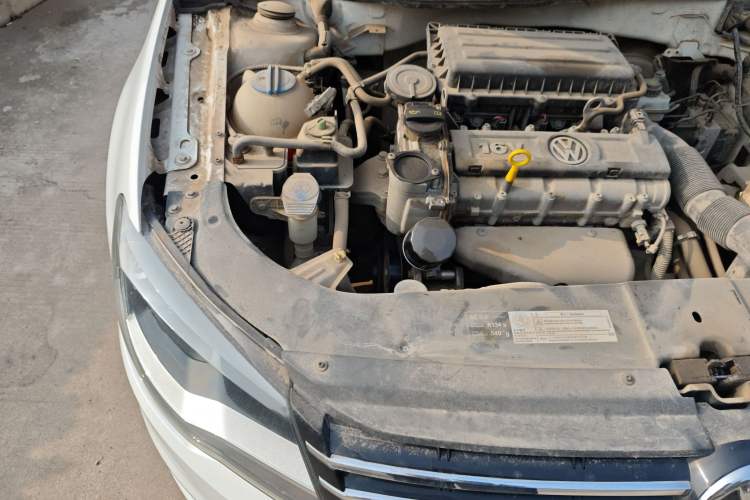 Used Volkswagen Bora 2015 Zhuihui Edition 1.6L Manual Comfort Model Engine Bay Right