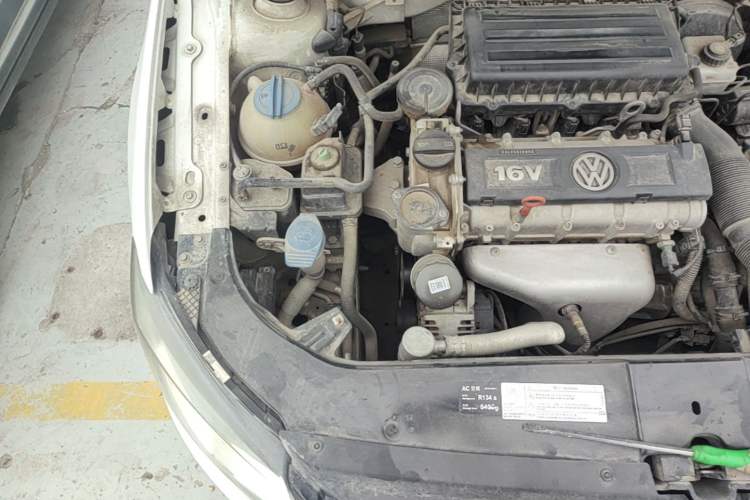 Used Volkswagen Bora 2015 Qihui Edition 1.6L Automatic Fashion Model Engine Bay Right