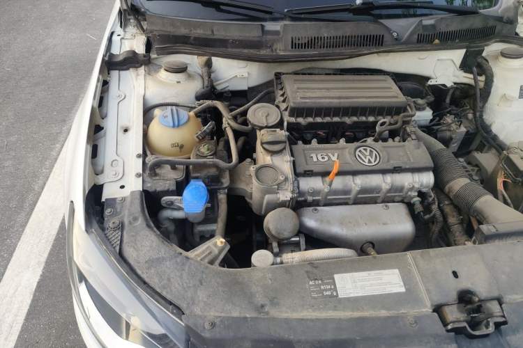 Used Volkswagen Bora 2015 Value Edition 1.6L Automatic Comfort Version Engine Bay Right