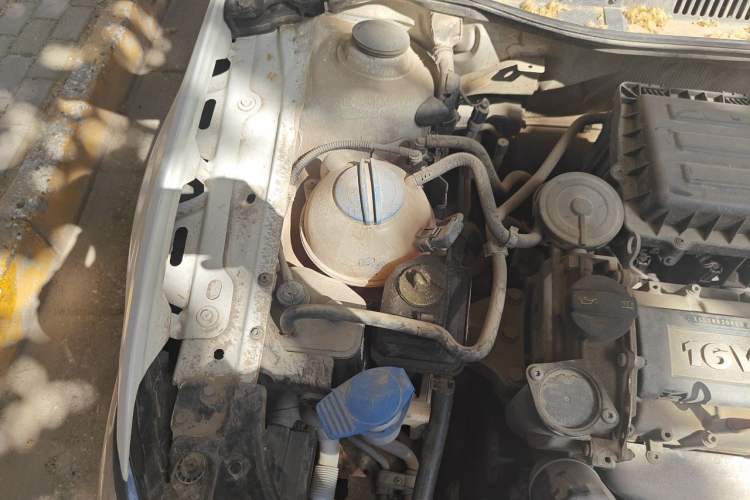Used Volkswagen Bora 2015 Value Edition 1.6L Automatic Comfort Version Engine Bay Right