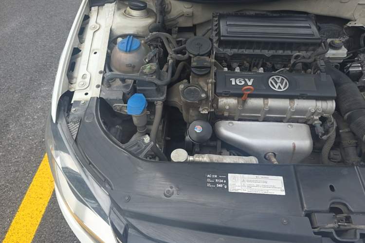 Used Volkswagen Bora 2015 Value Edition 1.6L Automatic Comfort Version Engine Bay Right