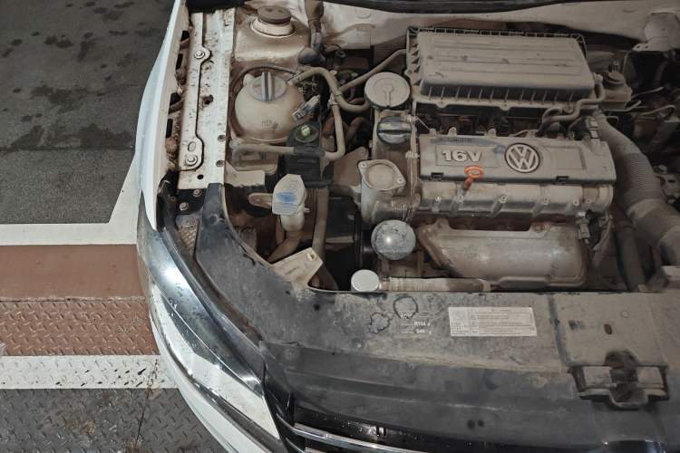 Used Volkswagen Bora 2015 Zhuihui Edition 1.6L Manual Comfort Model Engine Bay Right