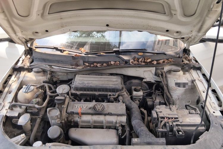 Used Volkswagen Bora 2015 Value Edition 1.6L Manual Fashionable Style Engine Bay