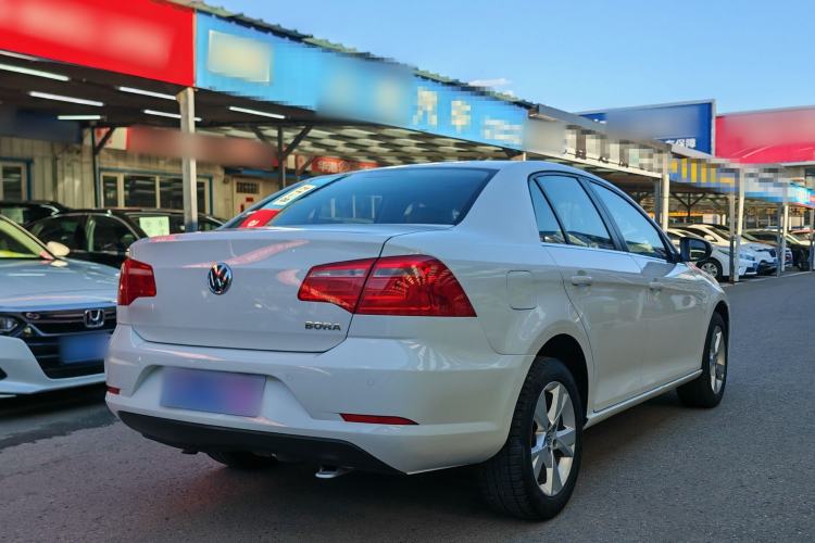 Used Volkswagen Bora 2015 Value Edition 1.6L Automatic Comfort Version Exterior 4