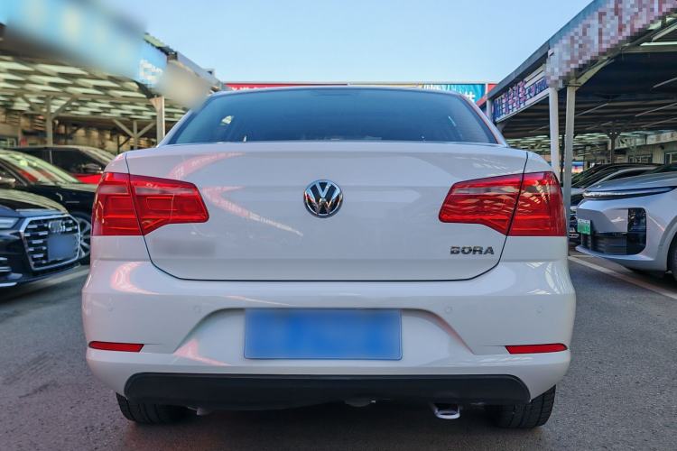 Used Volkswagen Bora 2015 Value Edition 1.6L Automatic Comfort Version Exterior 5