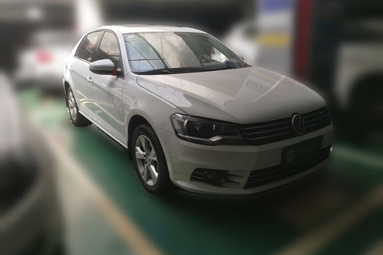 Used Volkswagen Bora 2015 Value Edition 1.6L Automatic Comfort Version Front Right 45 Deg