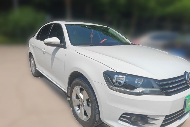 Used Volkswagen Bora 2015 Value Edition 1.6L Automatic Comfort Version Front Right 45 Deg