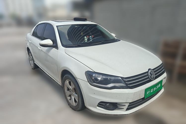 Used Volkswagen Bora 2015 Value Edition 1.6L Automatic Comfort Version Front Right 45 Deg