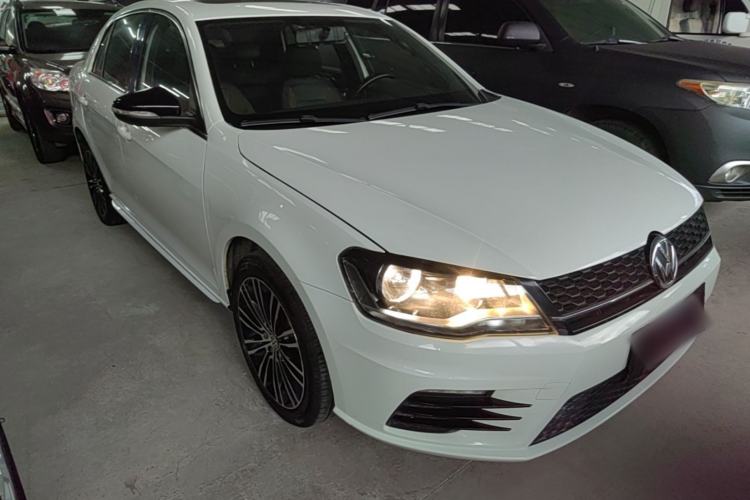 Used Volkswagen Bora 2015 Value Edition 1.4TSI Automatic Sportline Front Right 45 Deg
