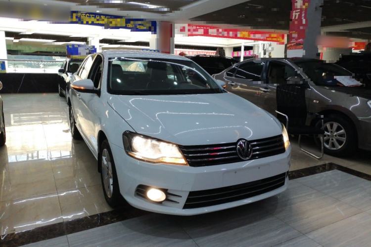 Used Volkswagen Bora 2015 Value Edition 1.6L Manual Fashionable Style Front Right 45 Deg