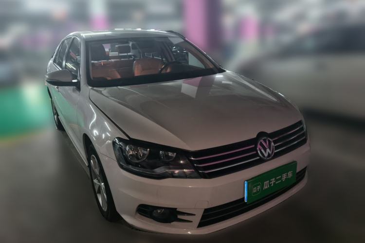 Used Volkswagen Bora 2015 Value Edition 1.6L Automatic Comfort Version Front Right 45 Deg