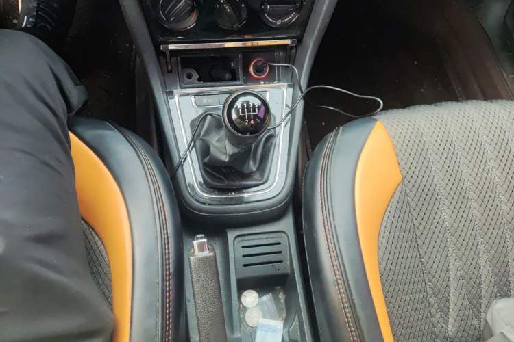 Used Volkswagen Bora 2015 Value Edition 1.6L Manual Fashionable Style Gear Lever