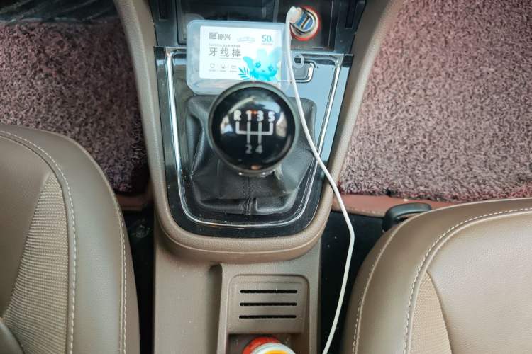 Used Volkswagen Bora 2015 Zhuihui Edition 1.6L Manual Comfort Model Gear Lever