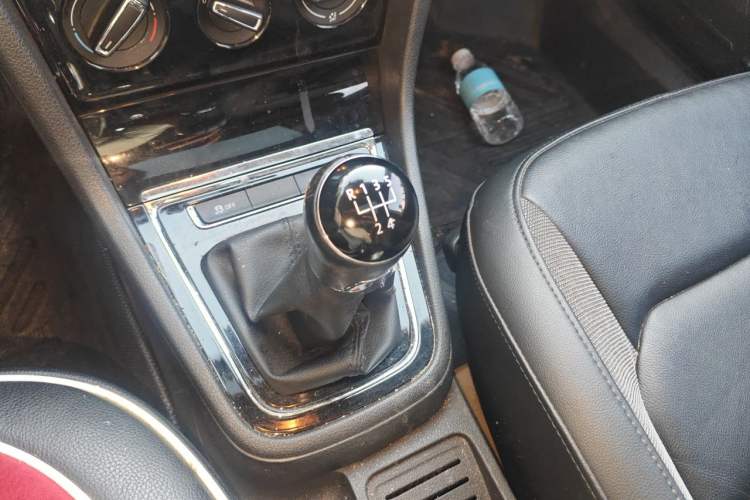 Used Volkswagen Bora 2015 Zhuihui Edition 1.6L Manual Comfort Model Gear Lever