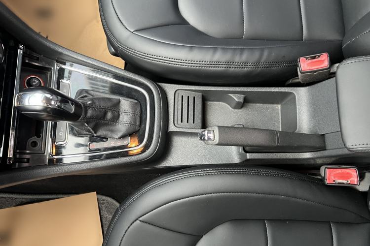 Used Volkswagen Bora 2015 Qihui Edition 1.6L Automatic Fashion Model Gear Lever