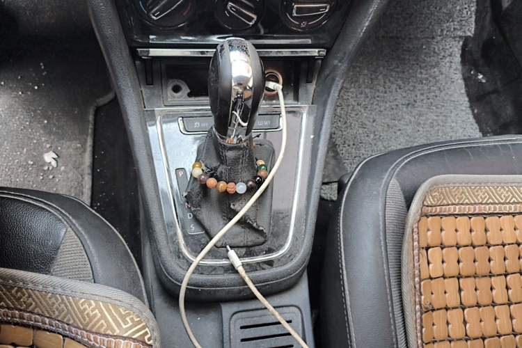 Used Volkswagen Bora 2015 Value Edition 1.6L Automatic Comfort Version Gear Lever