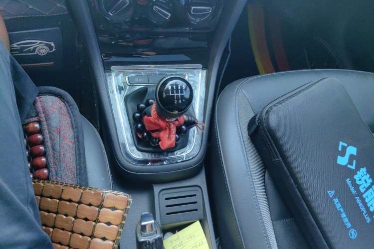 Used Volkswagen Bora 2015 Zhuihui Edition 1.6L Manual Comfort Model Gear Lever