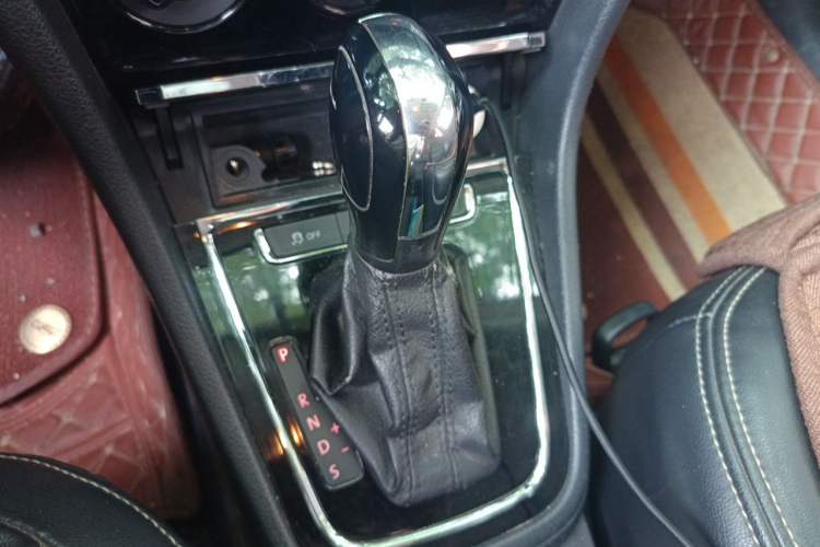 Used Volkswagen Bora 2015 Qihui Edition 1.6L Automatic Fashion Model Gear Lever