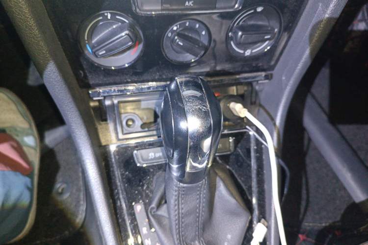 Used Volkswagen Bora 2015 Qihui Edition 1.6L Automatic Fashion Model Gear Lever