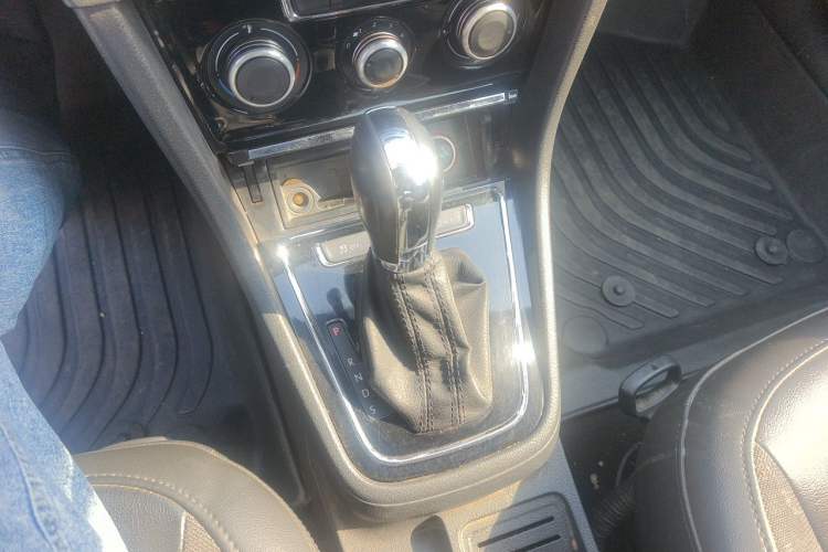 Used Volkswagen Bora 2015 Value Edition 1.6L Automatic Comfort Version Gear Lever